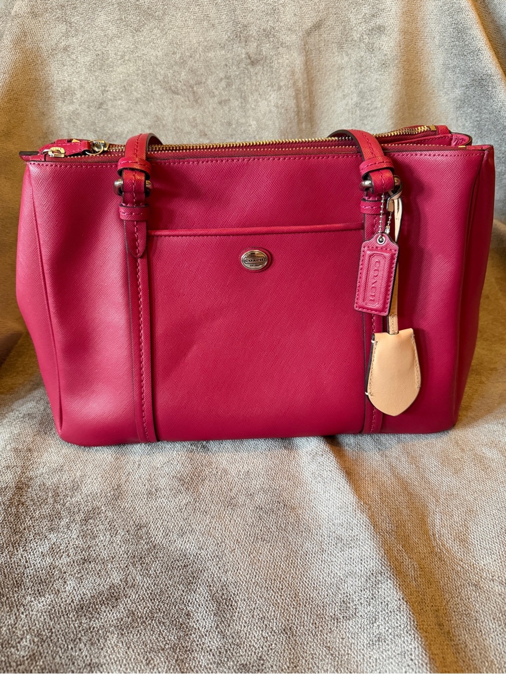 COACH Peyton Leather Jordan Double Zip
Carryall Shoulder Bag Style F25669